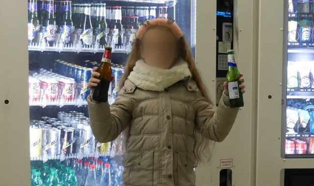 Bari, Santo Spirito: distributore automatico eroga birre anche ai minorenni. Video